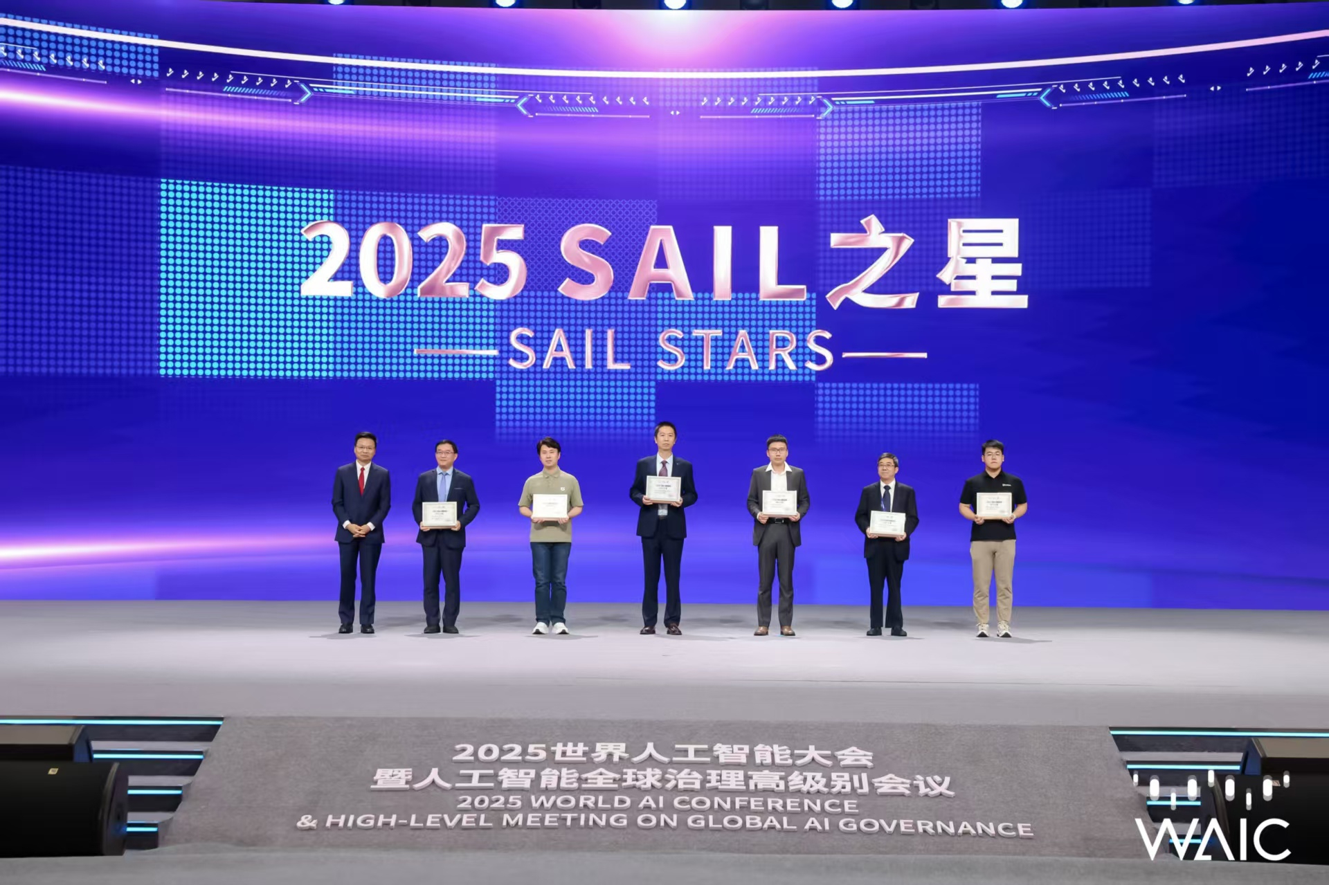 mile米乐-7千毫安+鸿蒙3.0+大屏+512G内存，华为开启“王炸”时代